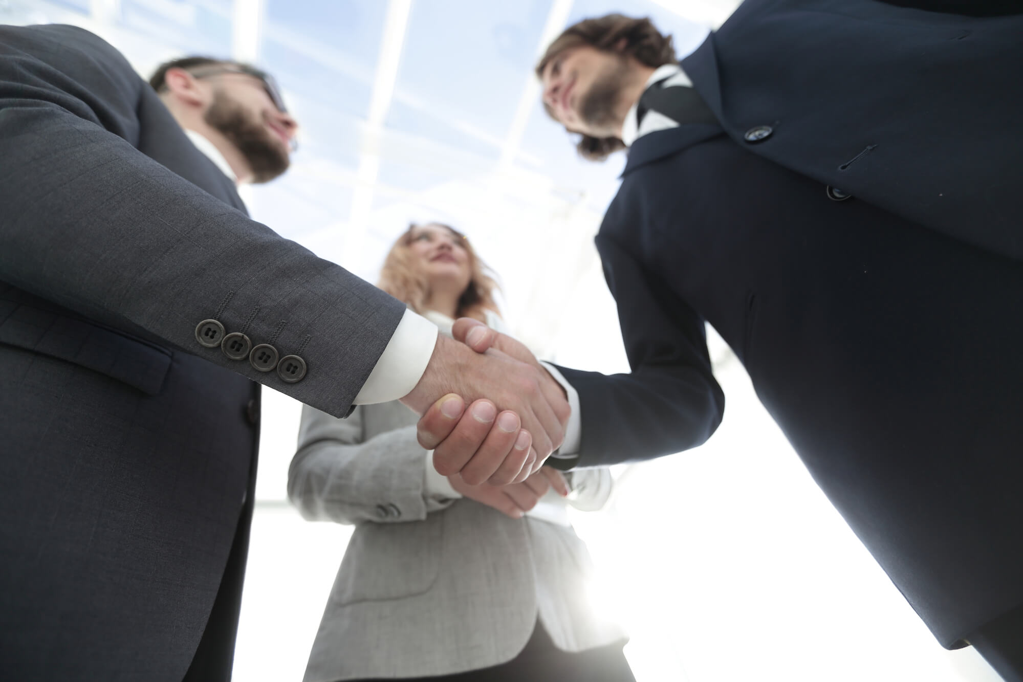 shaking hands with Kansas City business brokers