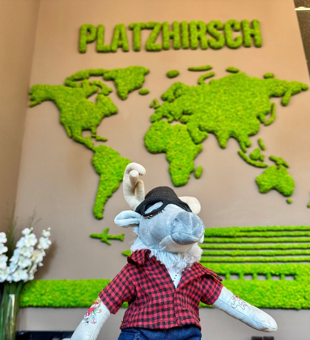 Platzhirsch Living | Maskottchen Uwe