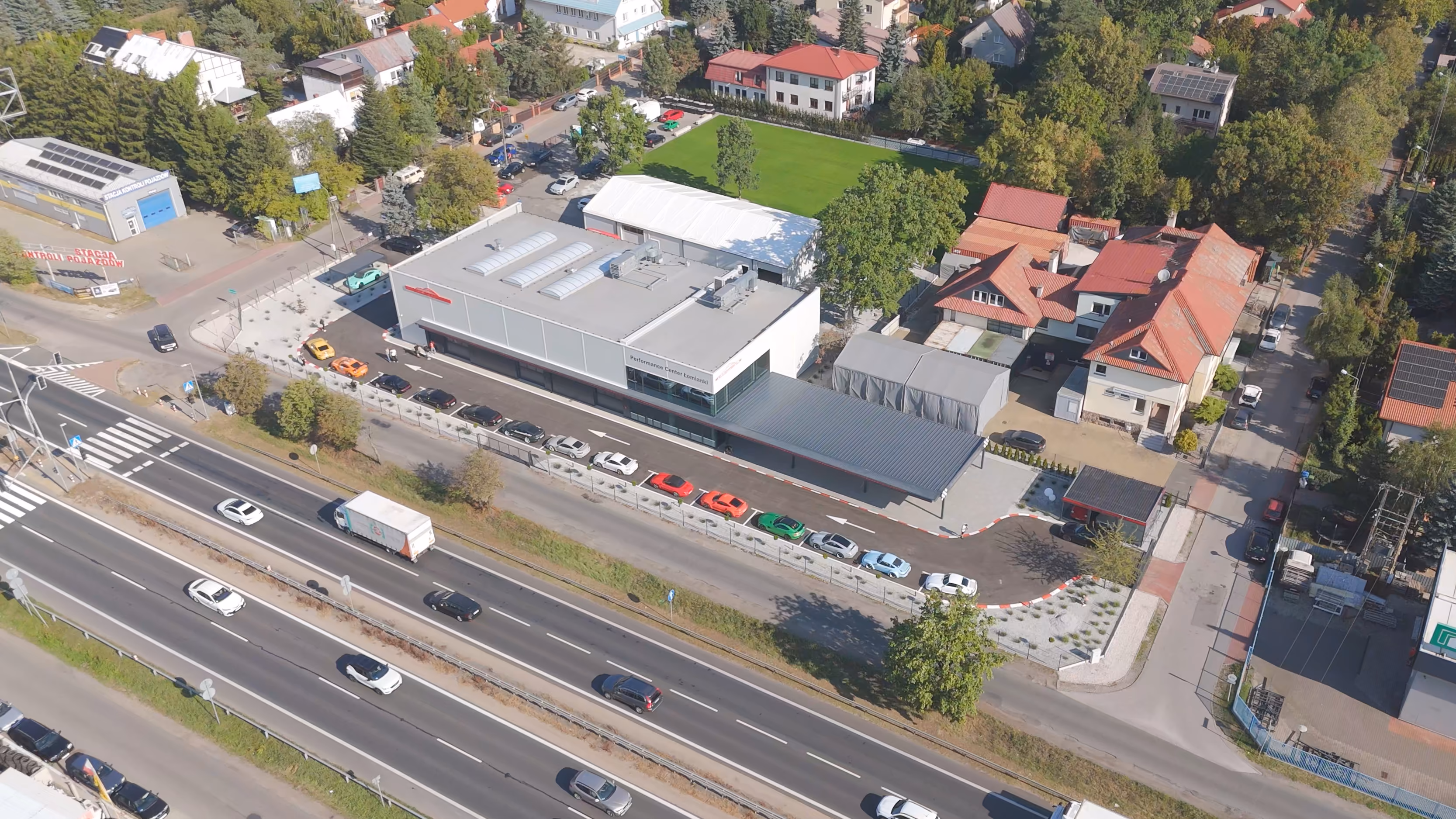 Siedziba 911Garage – Performance Center Łomianki, Kolejowa 92, widok z drona