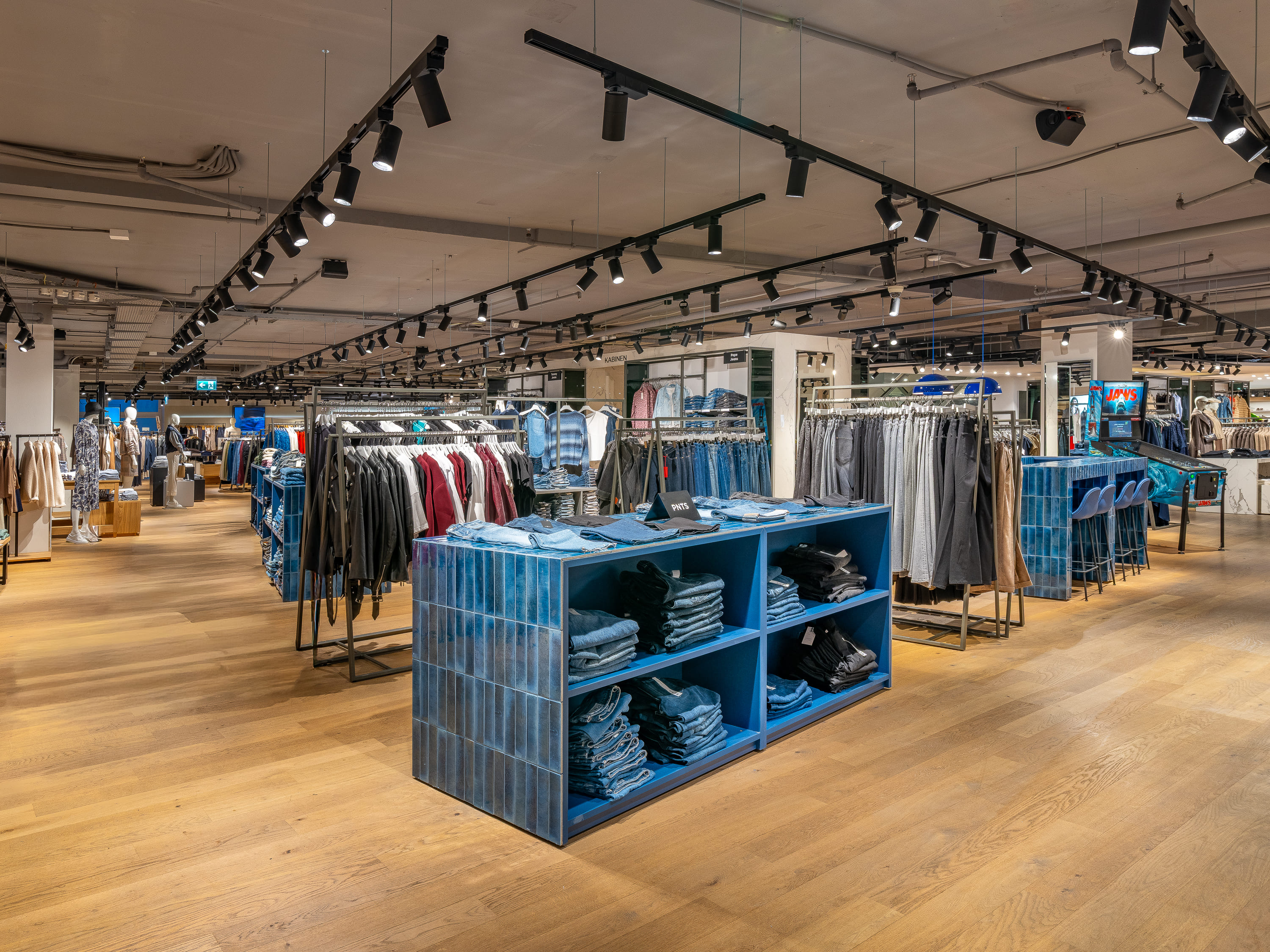 LOEB Warenhäuser Bern, Biel und Thun