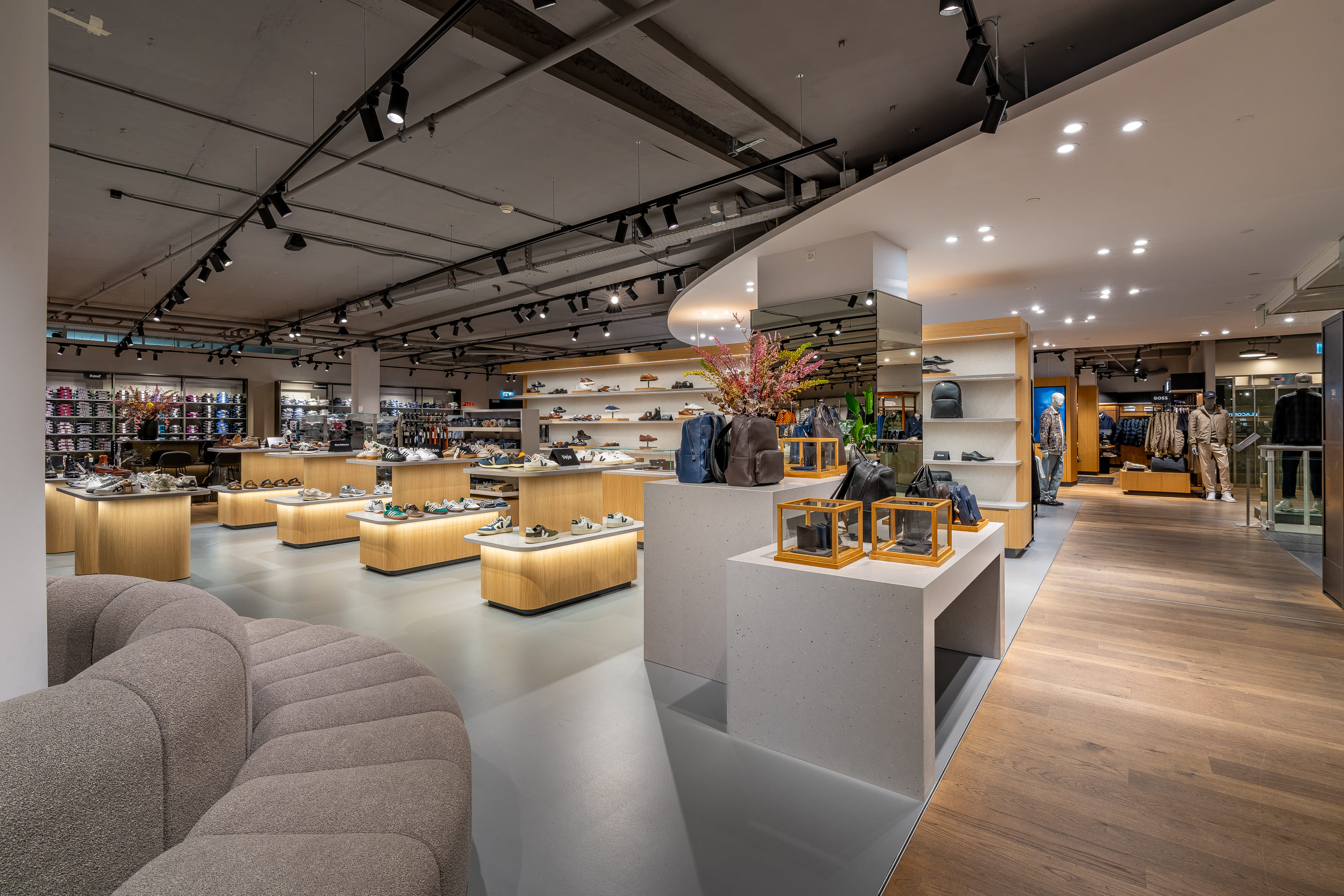 LOEB Warenhäuser Bern, Biel und Thun