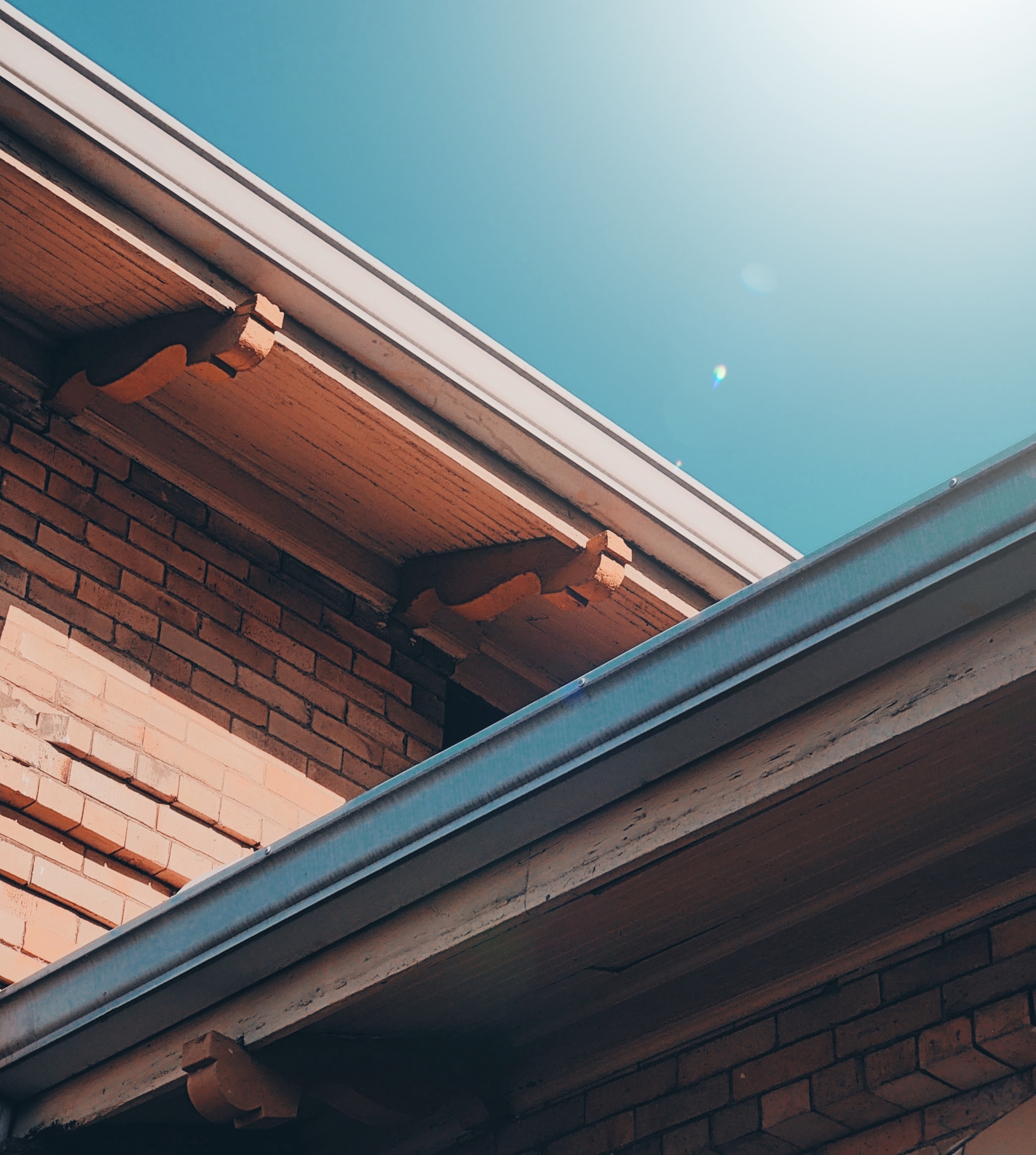 A home with a zoomed in picture of a gutter system in Cartersville