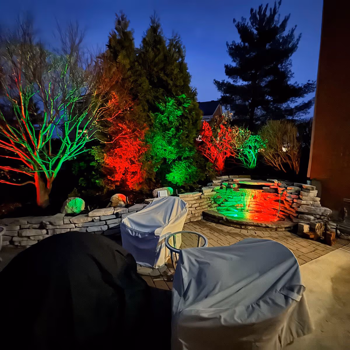 Sparkling landscaping decorated with Triscapes Christmas light install service