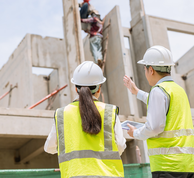 Two construction workers on site in safety gear, promoted through 5rv Digital’s digital marketing for architecture firms.