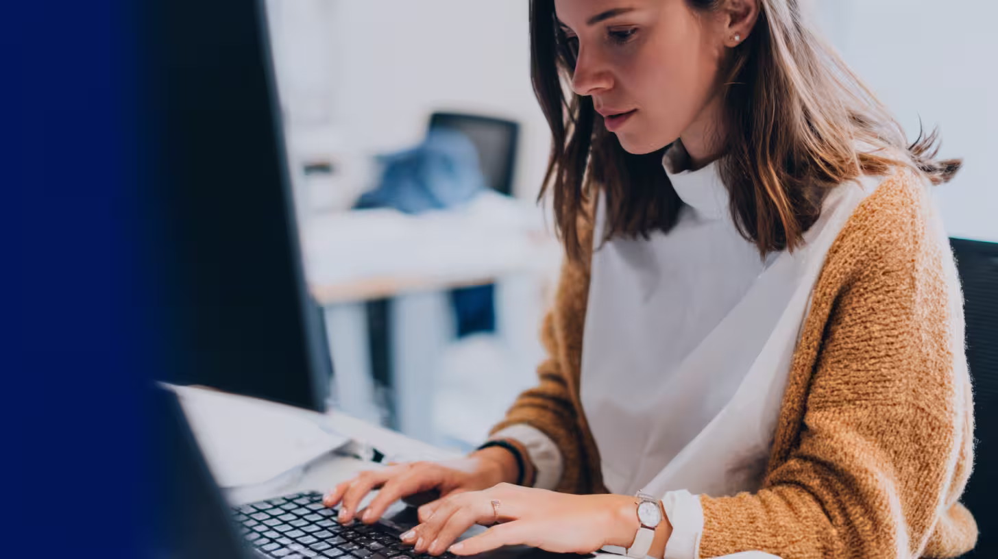 Consultant from a high-end prospecting agency preparing a campaign on her computer