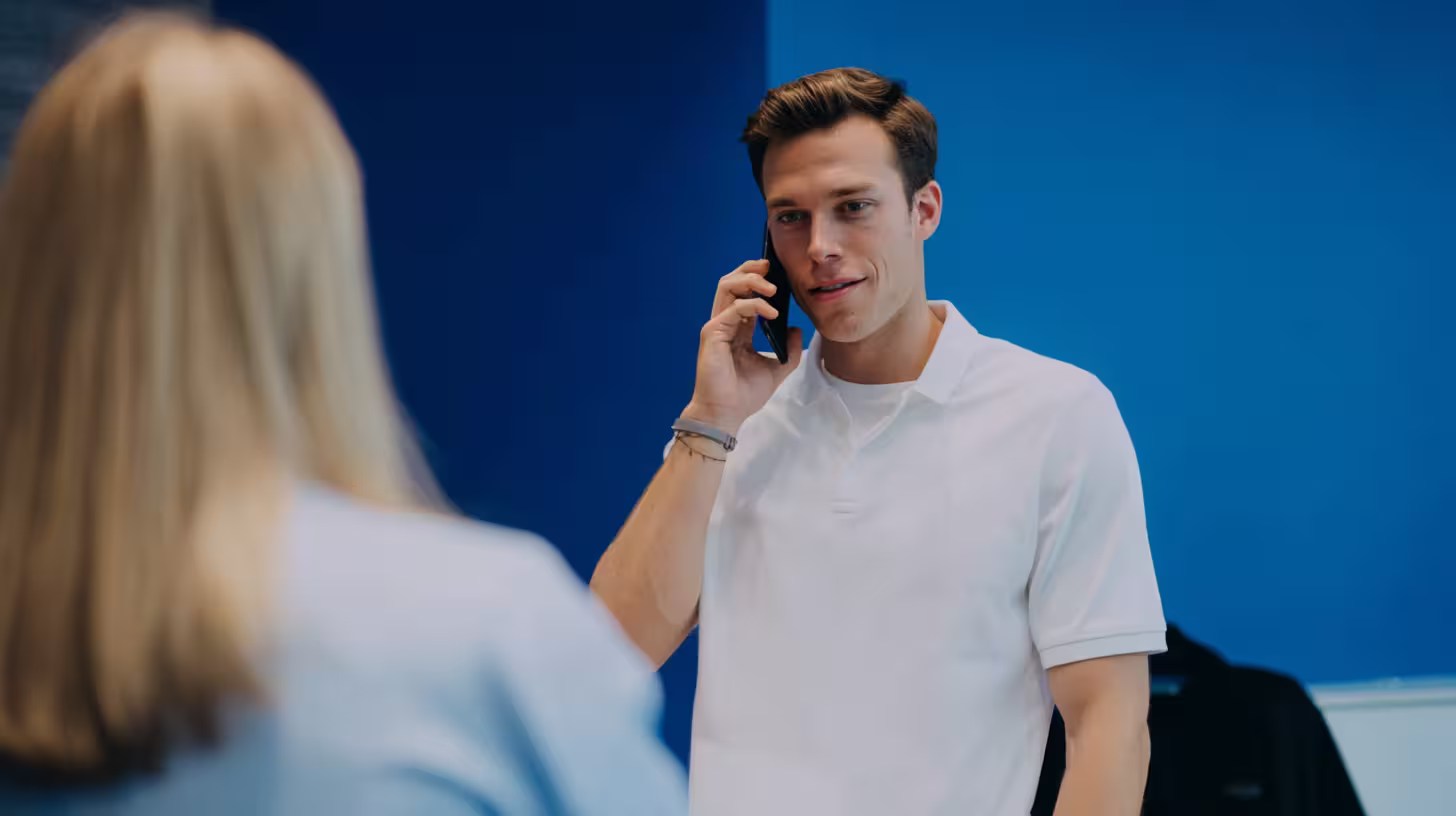Salesperson on a prospecting call that complies with CNIL rules