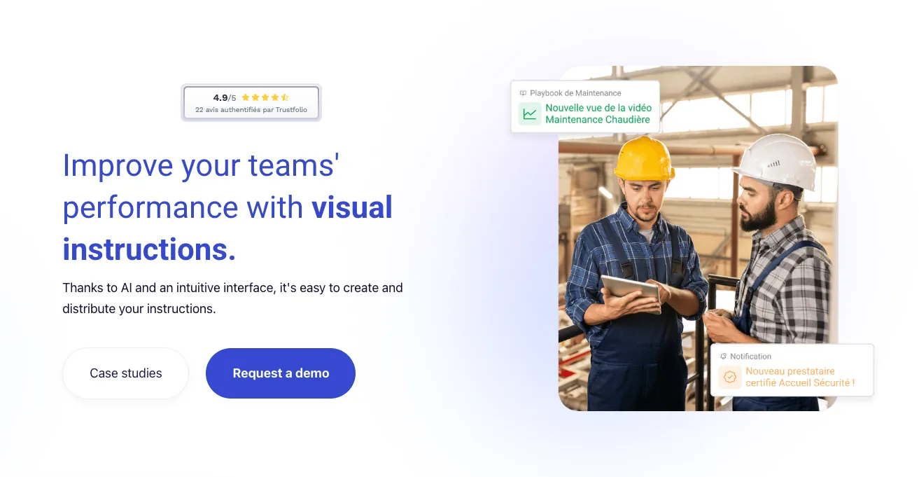 Page d'accueil Komin.io avec techniciens consultant une tablette, cas client prospection B2B
