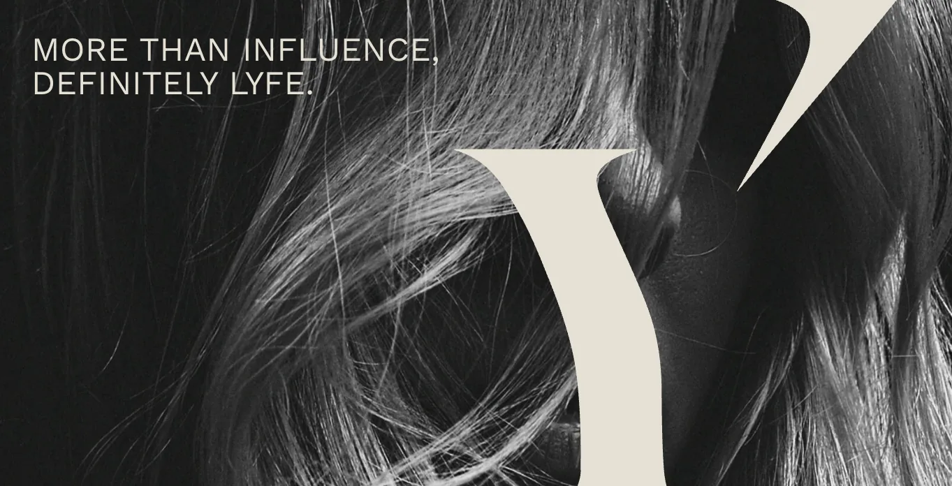 Visual in bianco e nero di The-lyfe sull'influencer marketing, caso cliente di prospezione B2B
