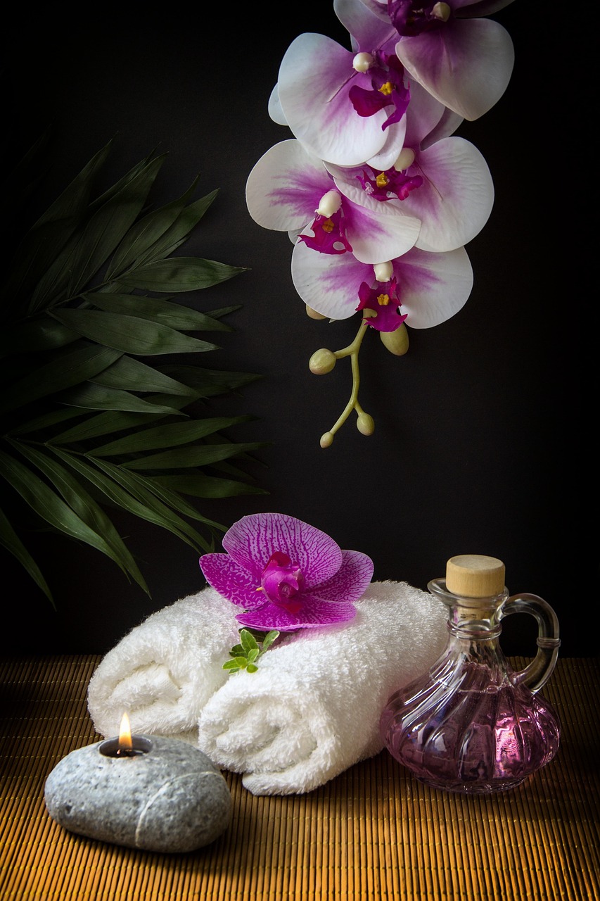 Rolled towels, a water carafe and candles arranged for a session