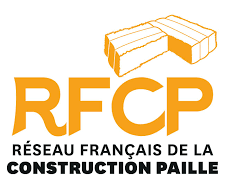 Logo du Réseau Français de la Construction Paille avec des briques de paille stylisées au-dessus du texte.