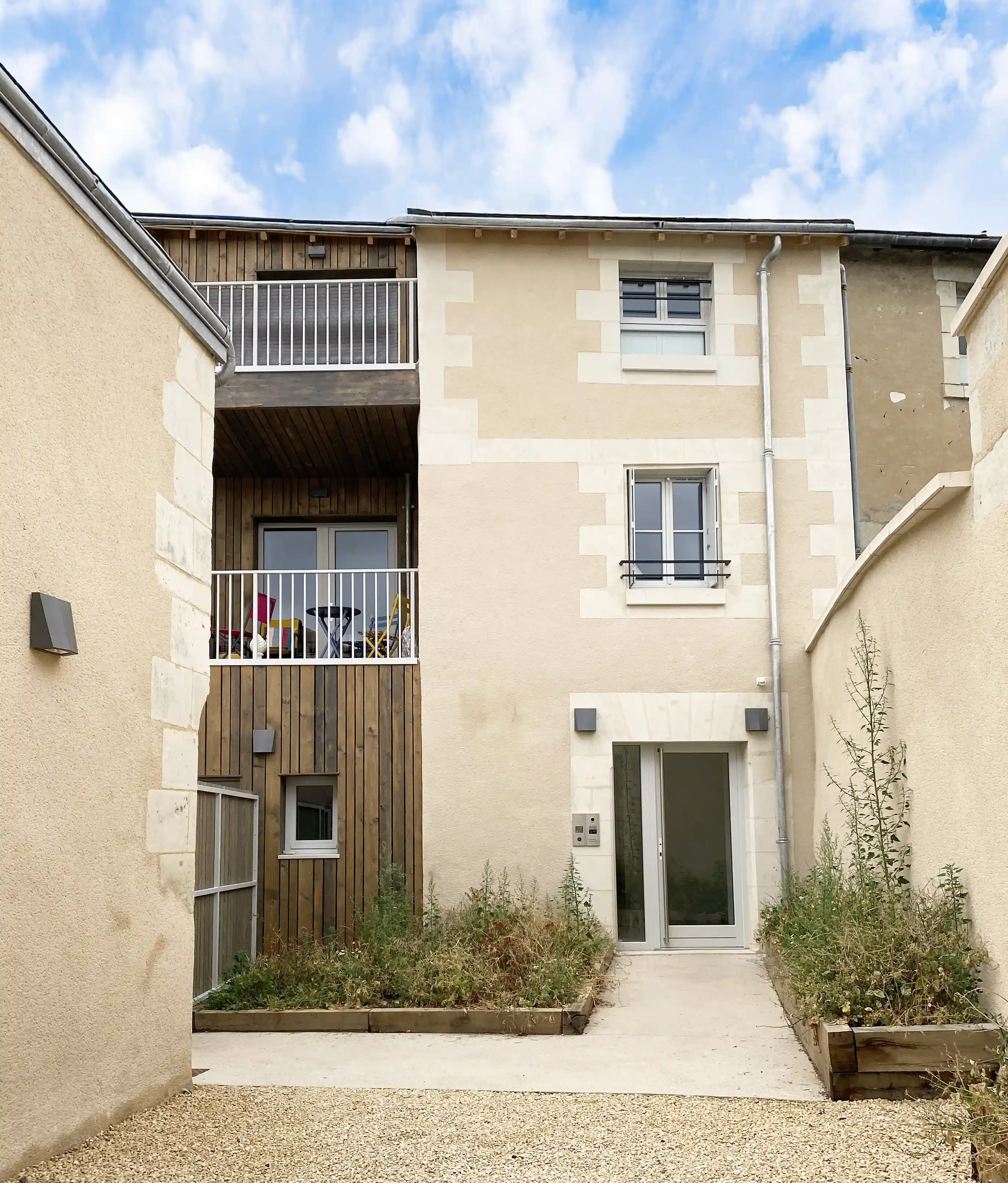 Réhabilitation d'un immeuble en commerce et 2 logements