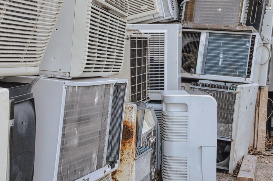 Infographic showing HVAC system lifespan by type, key warning signs, and the 12 and 15 year replacement milestones
