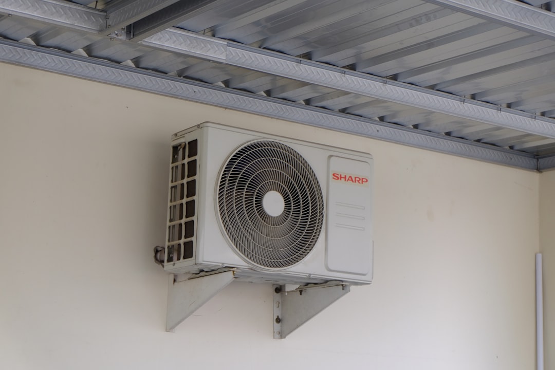 mini split head wall mounted modern living room ductless system - how many mini split heads do i need
