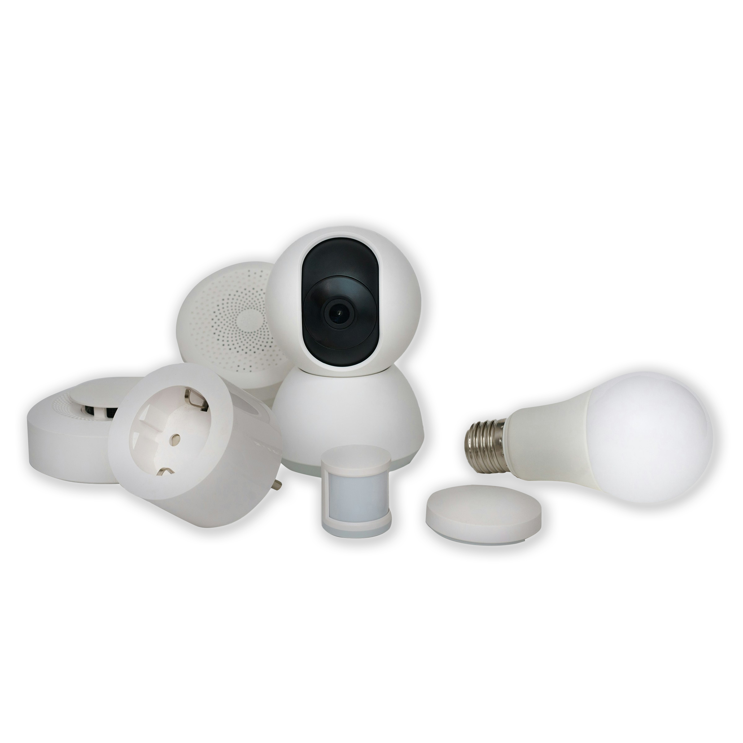 Verschiedene weiße Smart-Home-Geräte, darunter Überwachungskamera, Steckdose, Bewegungssensor, Lichtschalter und intelligente Glühbirne.