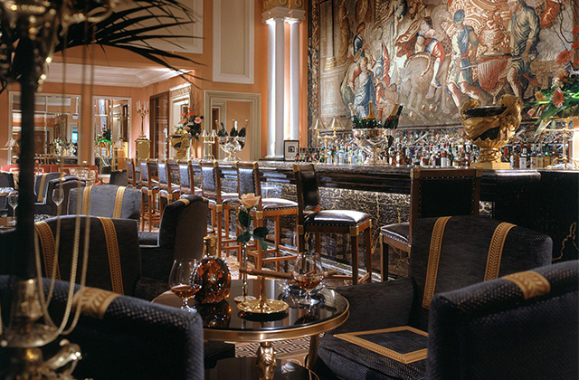Hotel Grande Bretagne Alexander's bar, featuring an ornate mural behind the bar.