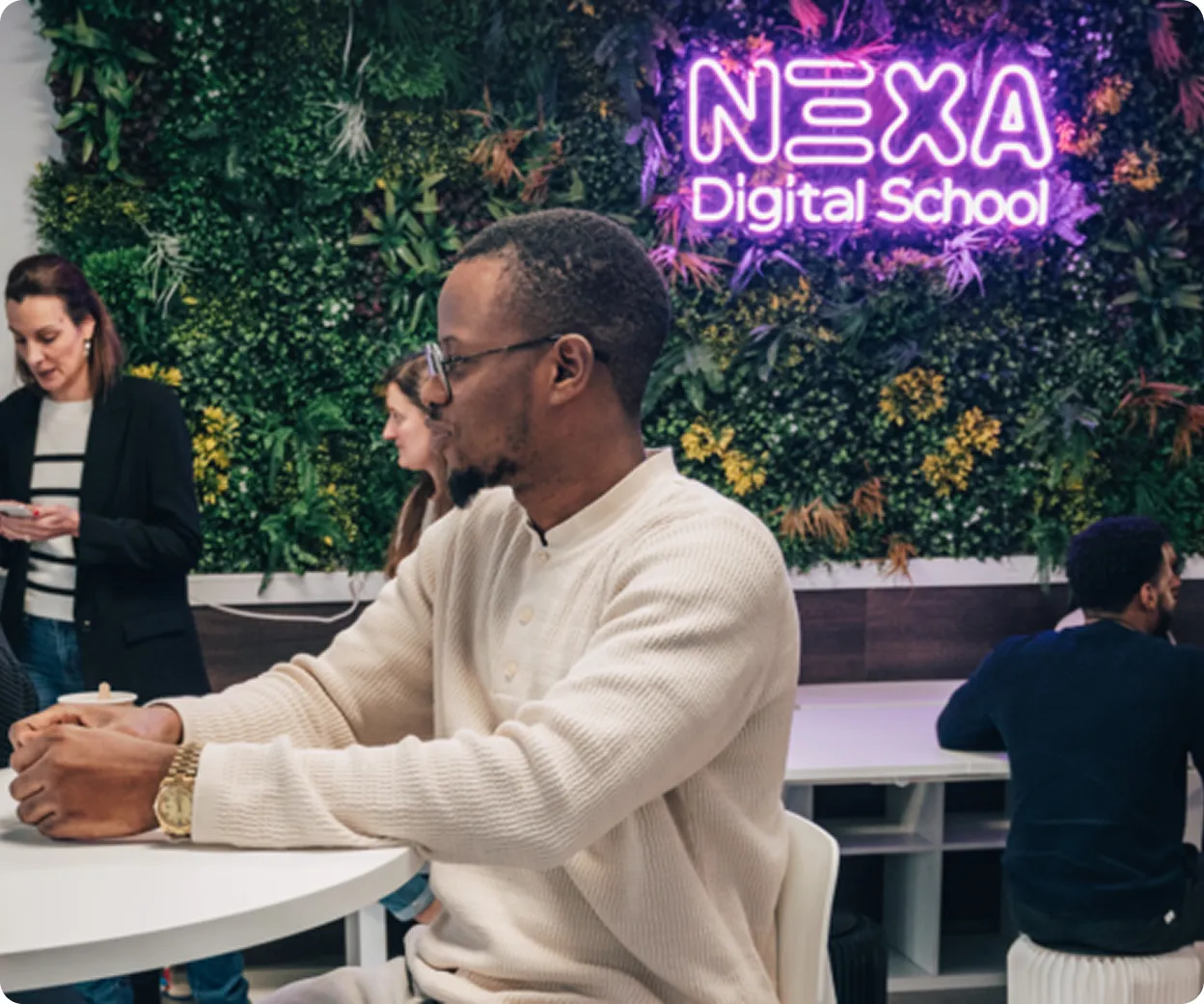 étudiant dans les locaux de Nexa Digital School à Lyon