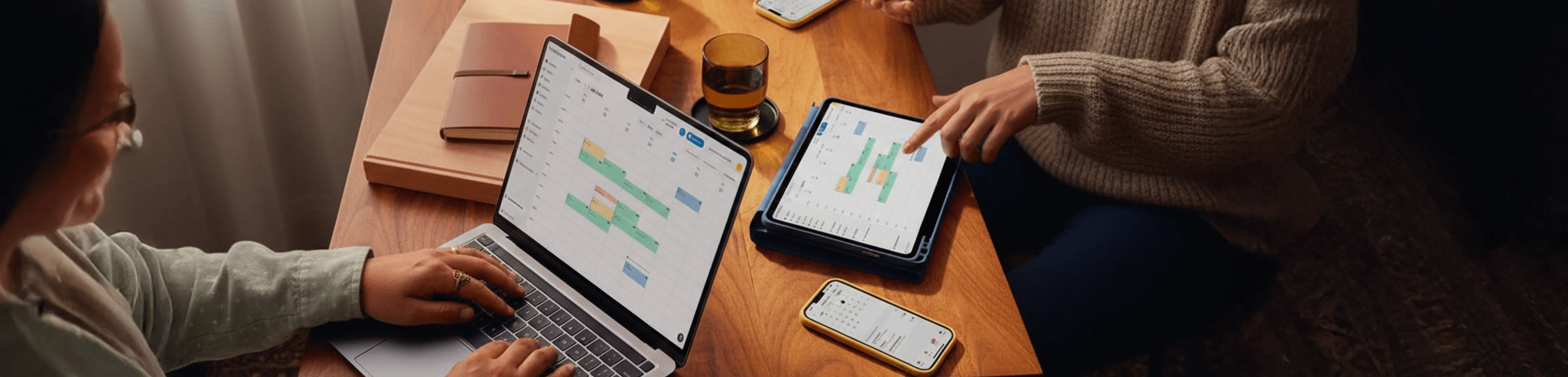 Collage d'écrans d'applications mobiles et sites web montrant divers produits et services en ligne, dont vêtements, sports, alimentation, e-commerce et équipements.