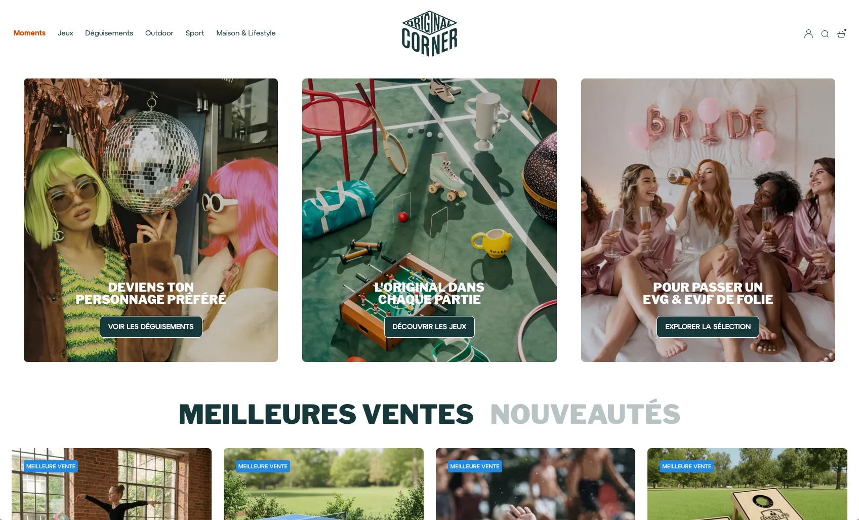 Page d'accueil du site Original Corner avec trois images principales : deux femmes en costumes colorés et une boule disco, matériel de jeux sur un terrain, et un groupe de femmes en robes de chambre célébrant un enterrement de vie de jeune fille.