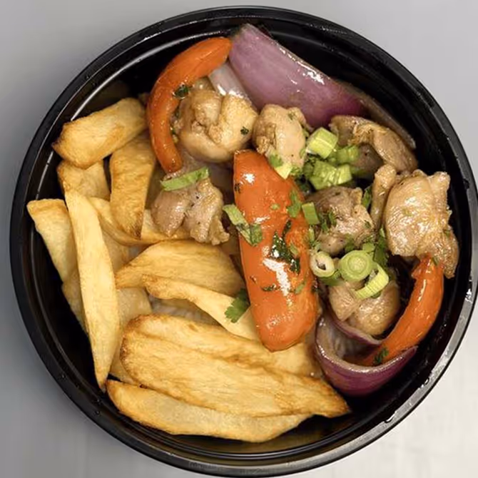 Chicken flambéed in soy sauce, fries, tomatoes, and onions over white rice