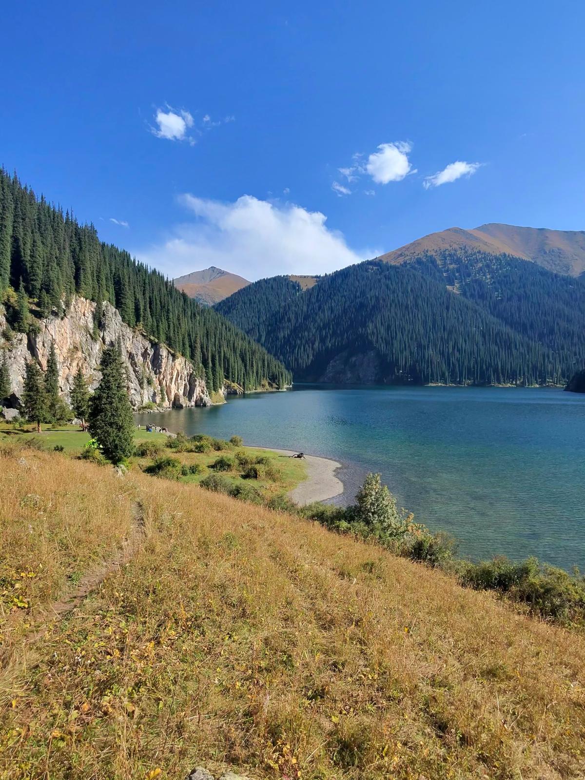image of vibrant dining space (for a mexican restaurant)