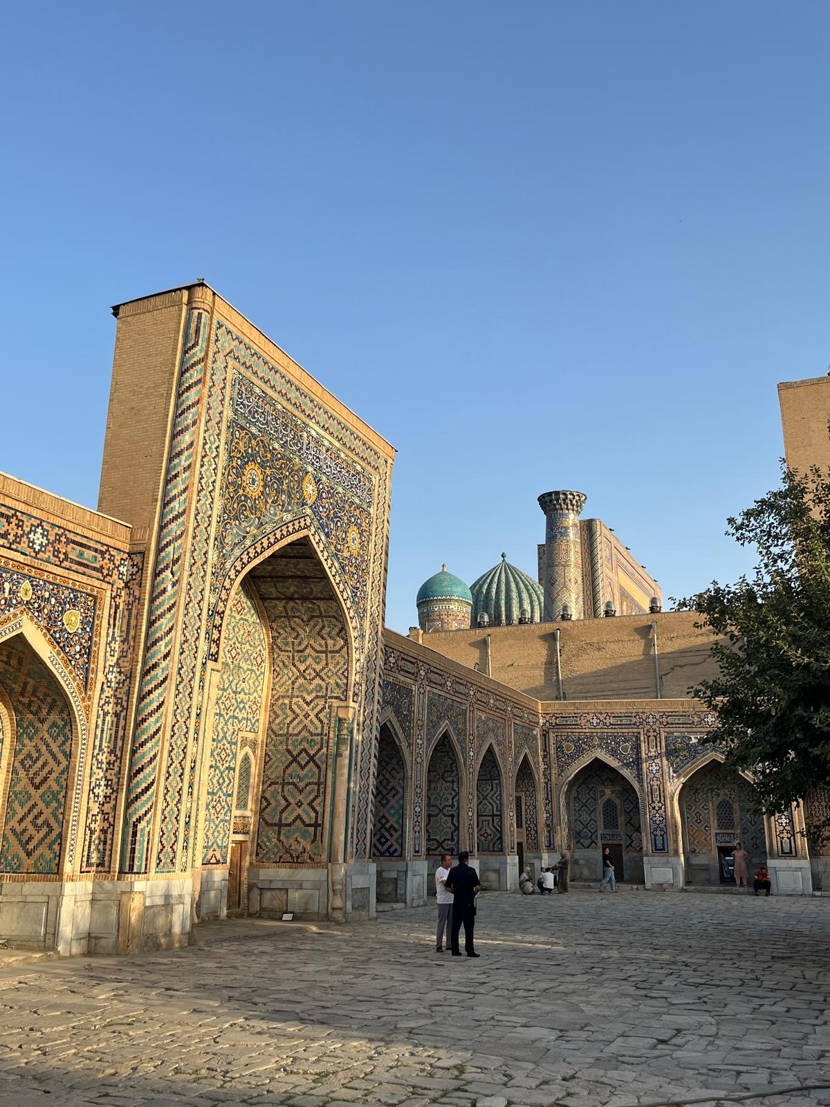image of vibrant dining space (for a mexican restaurant)