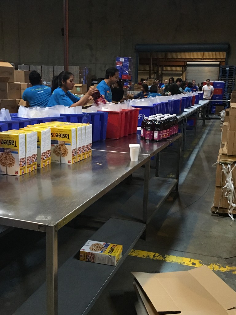 Cydcor-Volunteers-Support-Habitat-Humanity-LA-Food-Bank-4