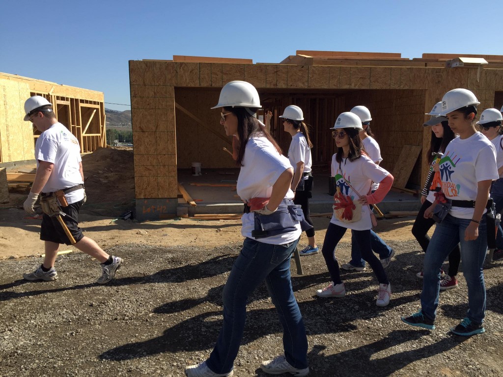 Cydcor-Volunteers-Support-Habitat-Humanity-LA-Food-Bank-6