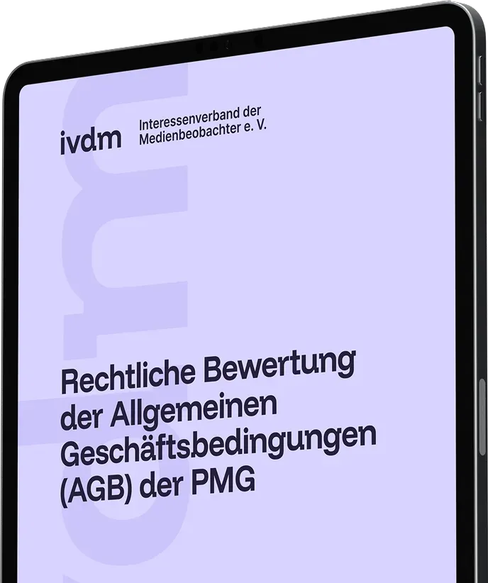 Tablet-Bildschirm zeigt ivdm-Logo und Text: Rechtliche Bewertung der Allgemeinen Geschäftsbedingungen (AGB) der PMG.