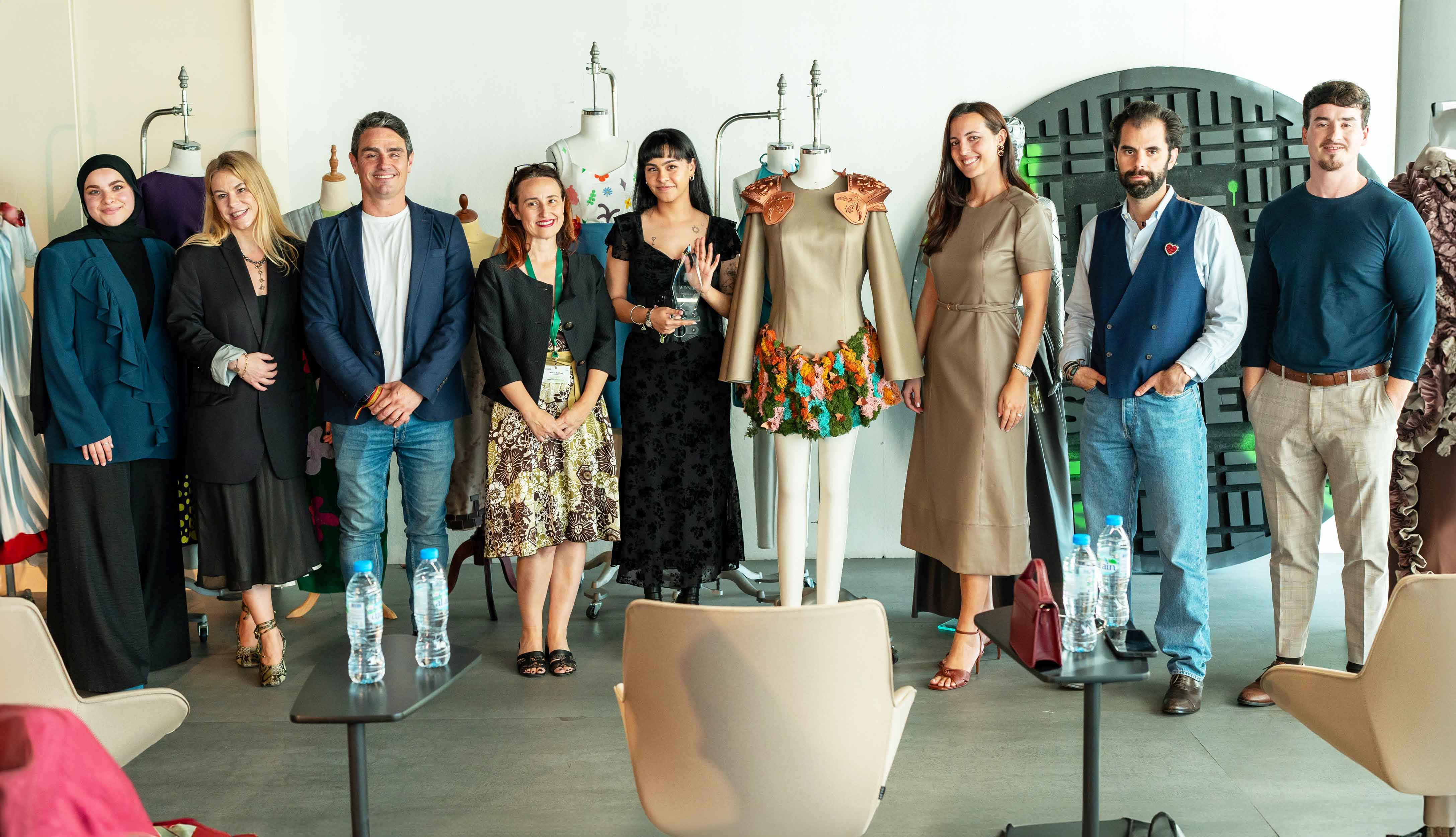 Team work in fashion design workshops in didi