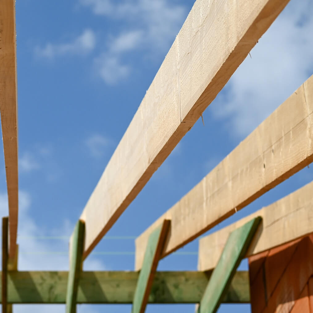 Detailfoto van houten keperspanten.