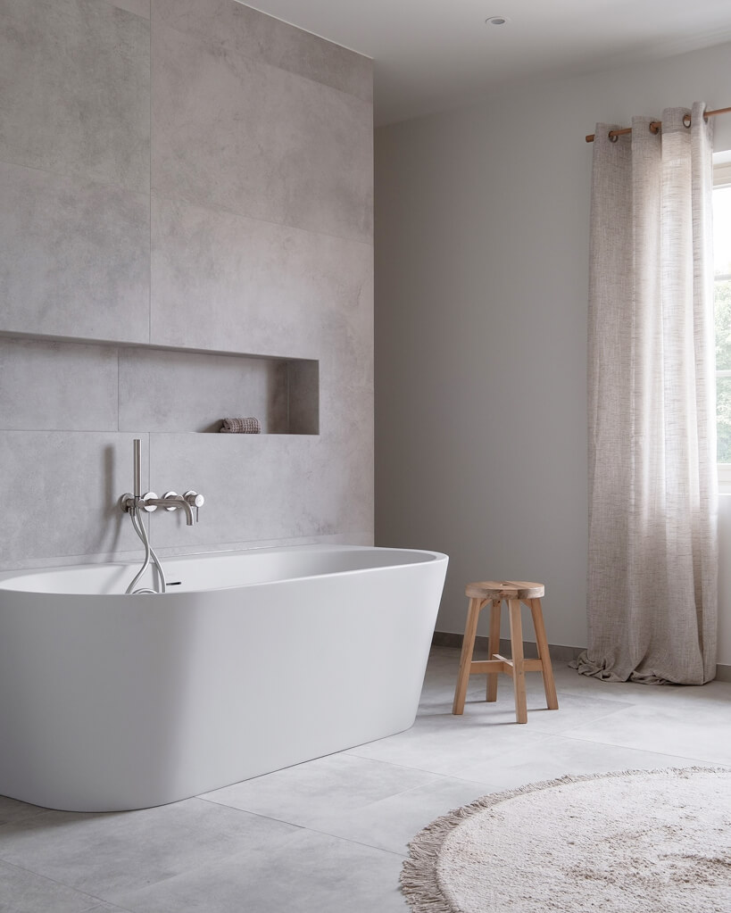 Interieurfoto van een gerenoveerde badkamer.