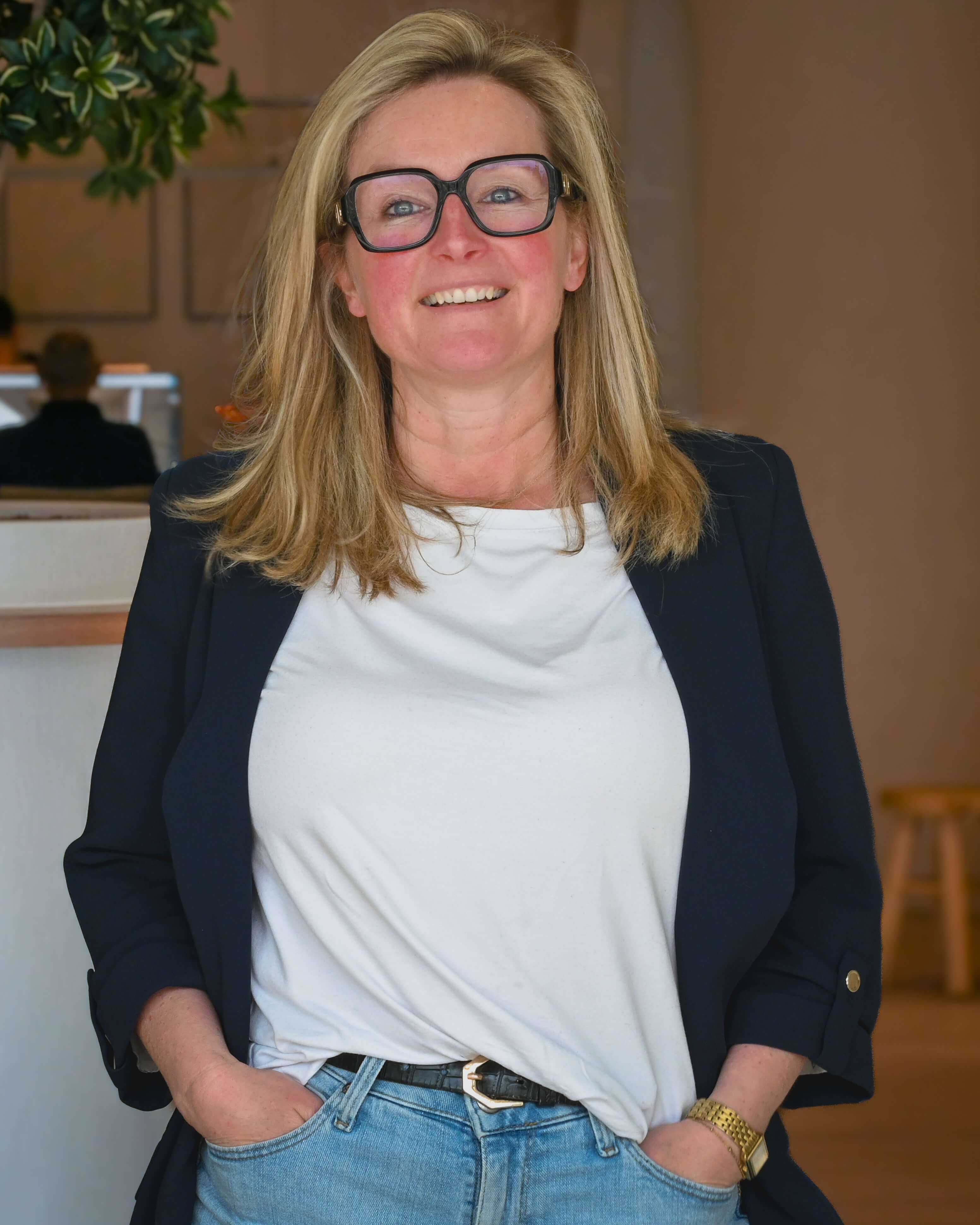 Portretfoto van An, één van onze badkamerspecialisten.