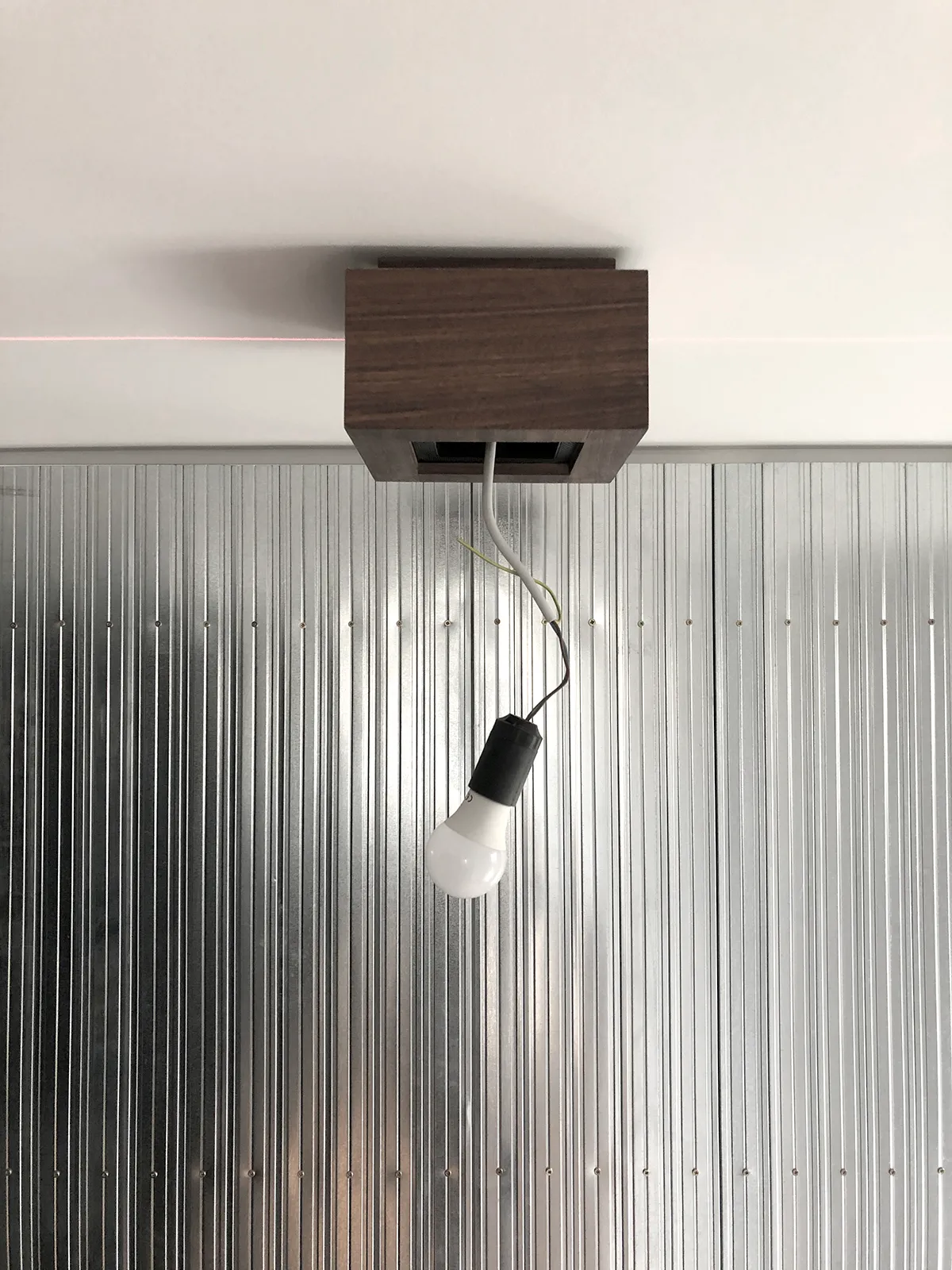 vgradnja svetil v posebej pripravljene lesene okvirje