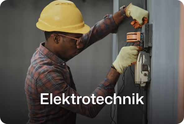 Handwerker an der wand 