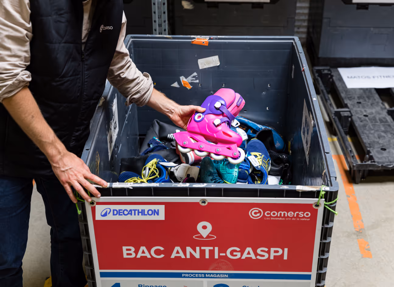 Bac Comerso magasin Decathlon destiné au don