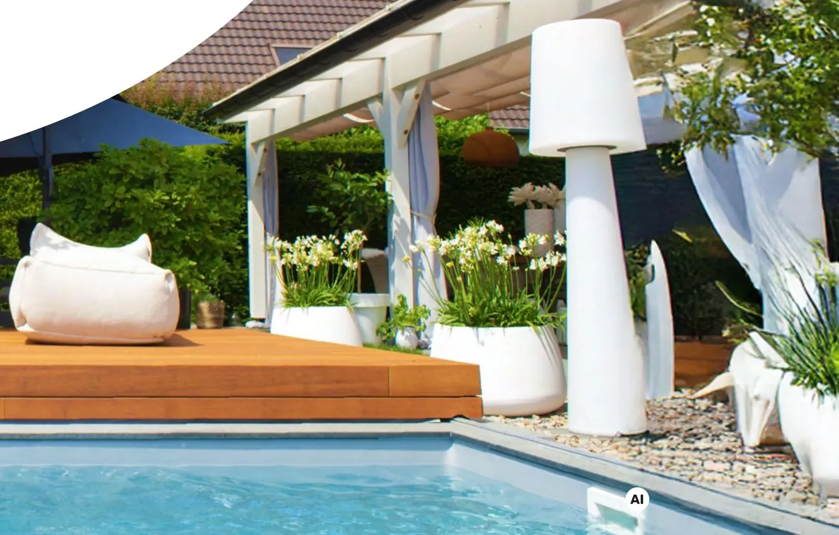 WaluDeck ORIGIN Poolterrasse aus Holz mit Design-Stehleuchten und Pergola im Garten