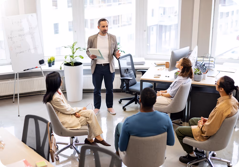 Réunion d'équipe dans un bureau