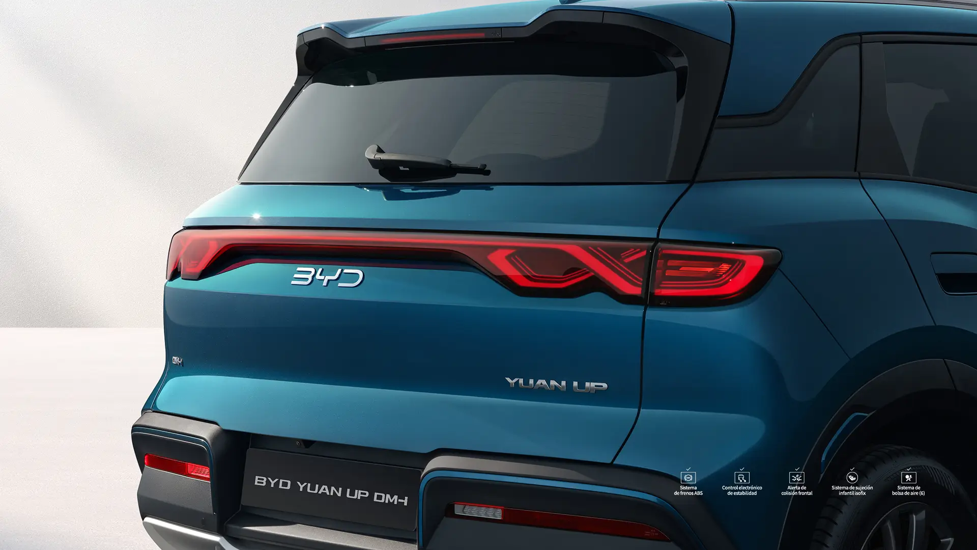 BYD YUAN UP DM-I, vista trasera con luces y detalles del parachoques - Codinova