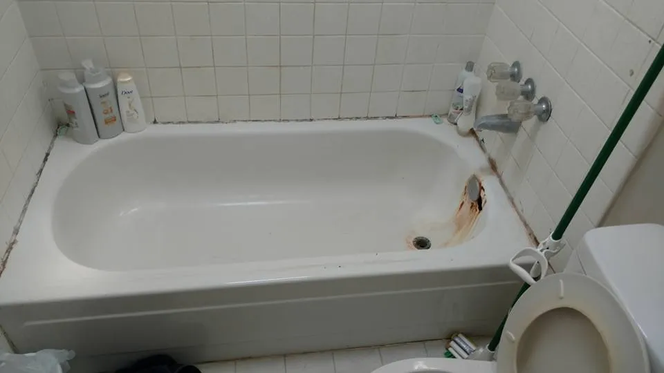 Bathtub drain leak and rust damage requiring plumbing repair in Murrieta CA.