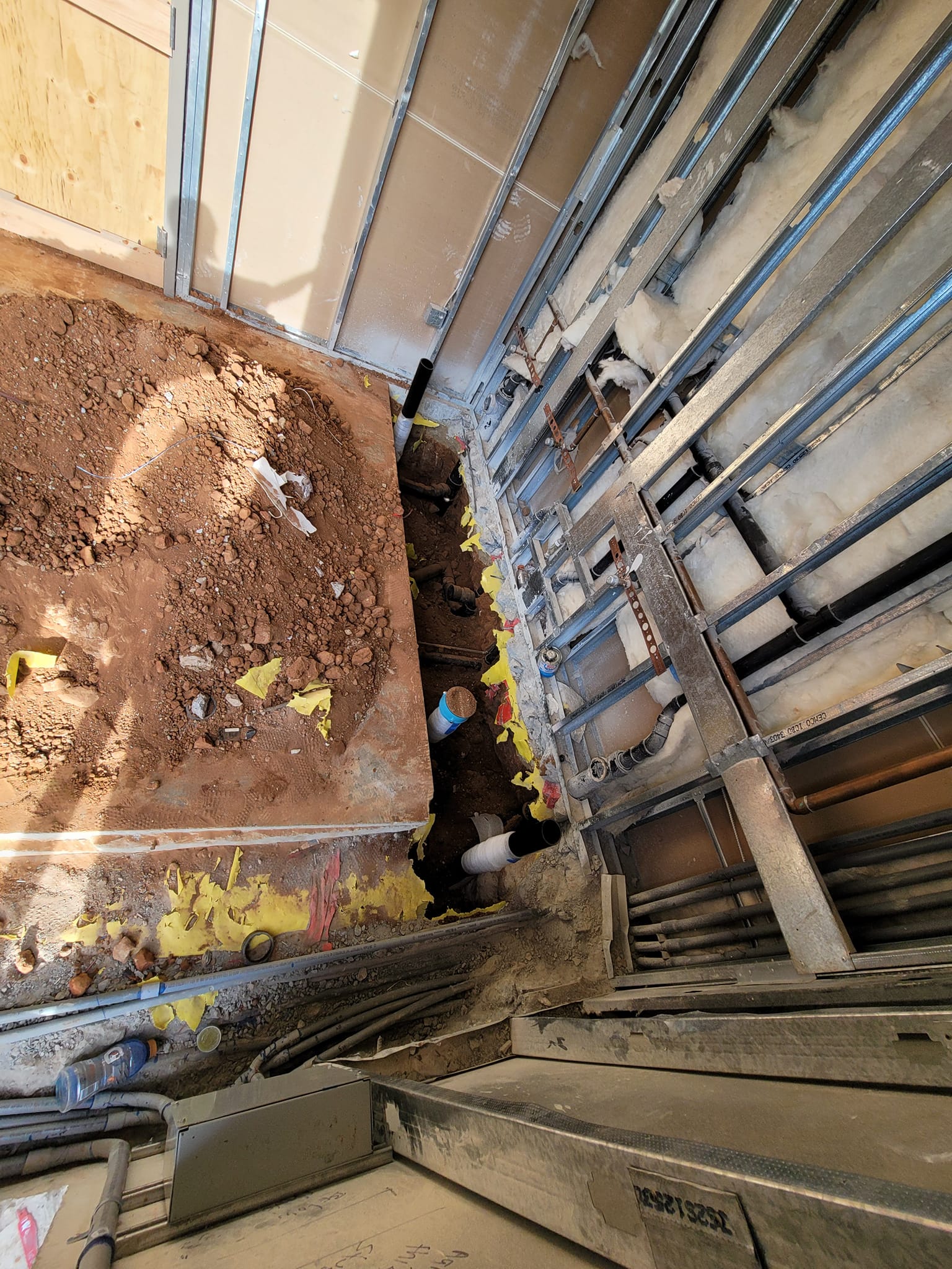 Technician working on sewer services in Murrieta, CA, clearing pipes and ensuring efficient operation.