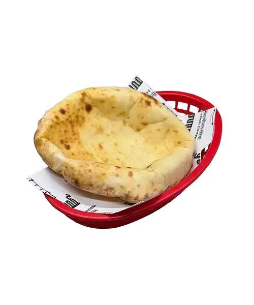 visuel détouré d'un cheese naan servi chez Gourou Paris, un plat classique de la street food indienne