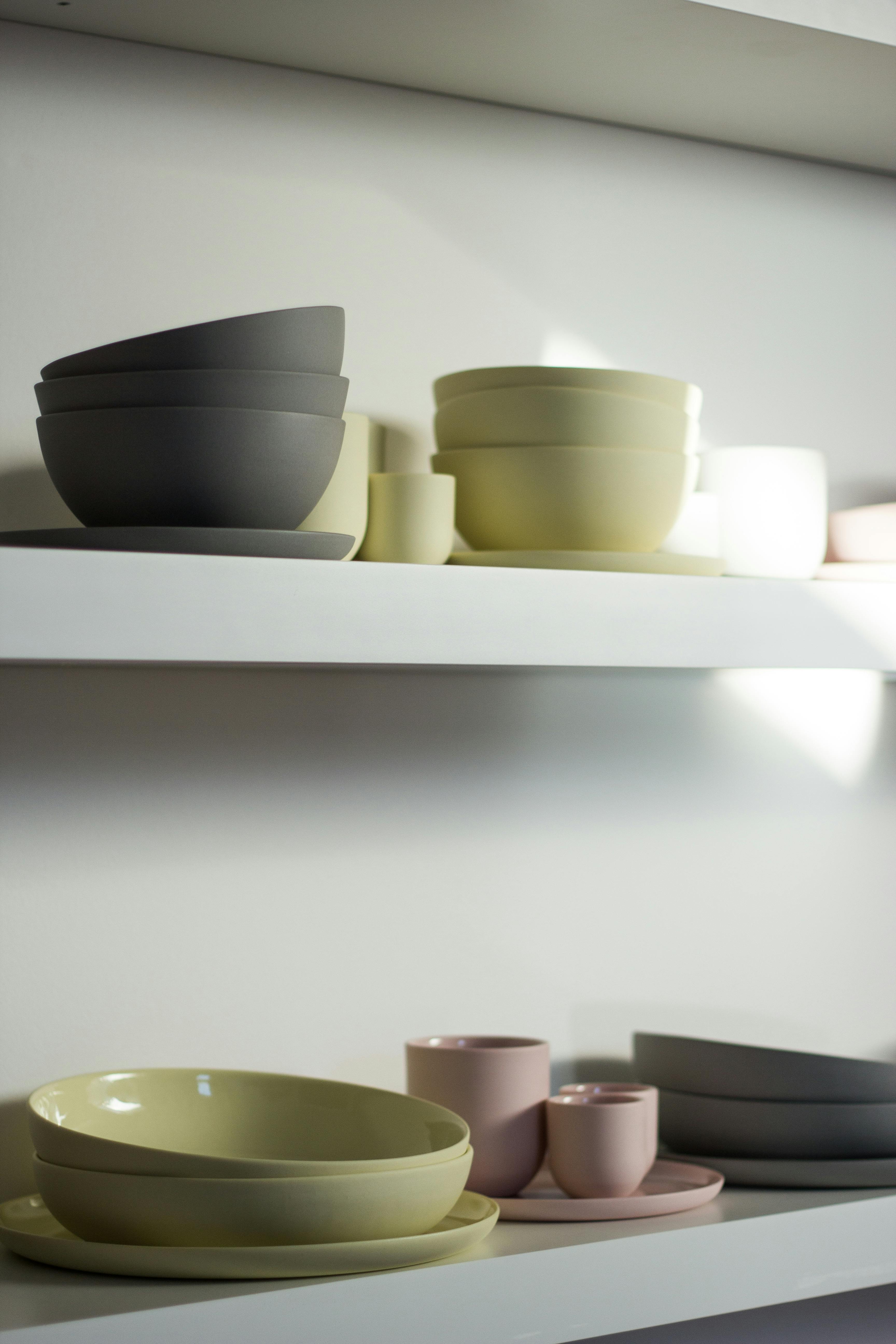 stock image of plates and bowls