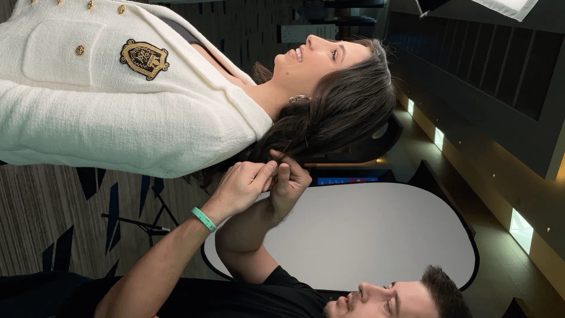 hair fixing at meeting headshot booth