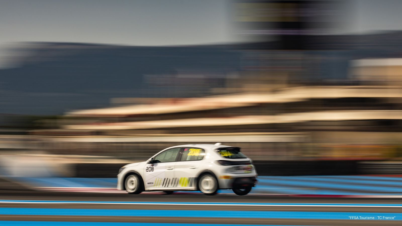 Peugeot 208 Racing TC6.