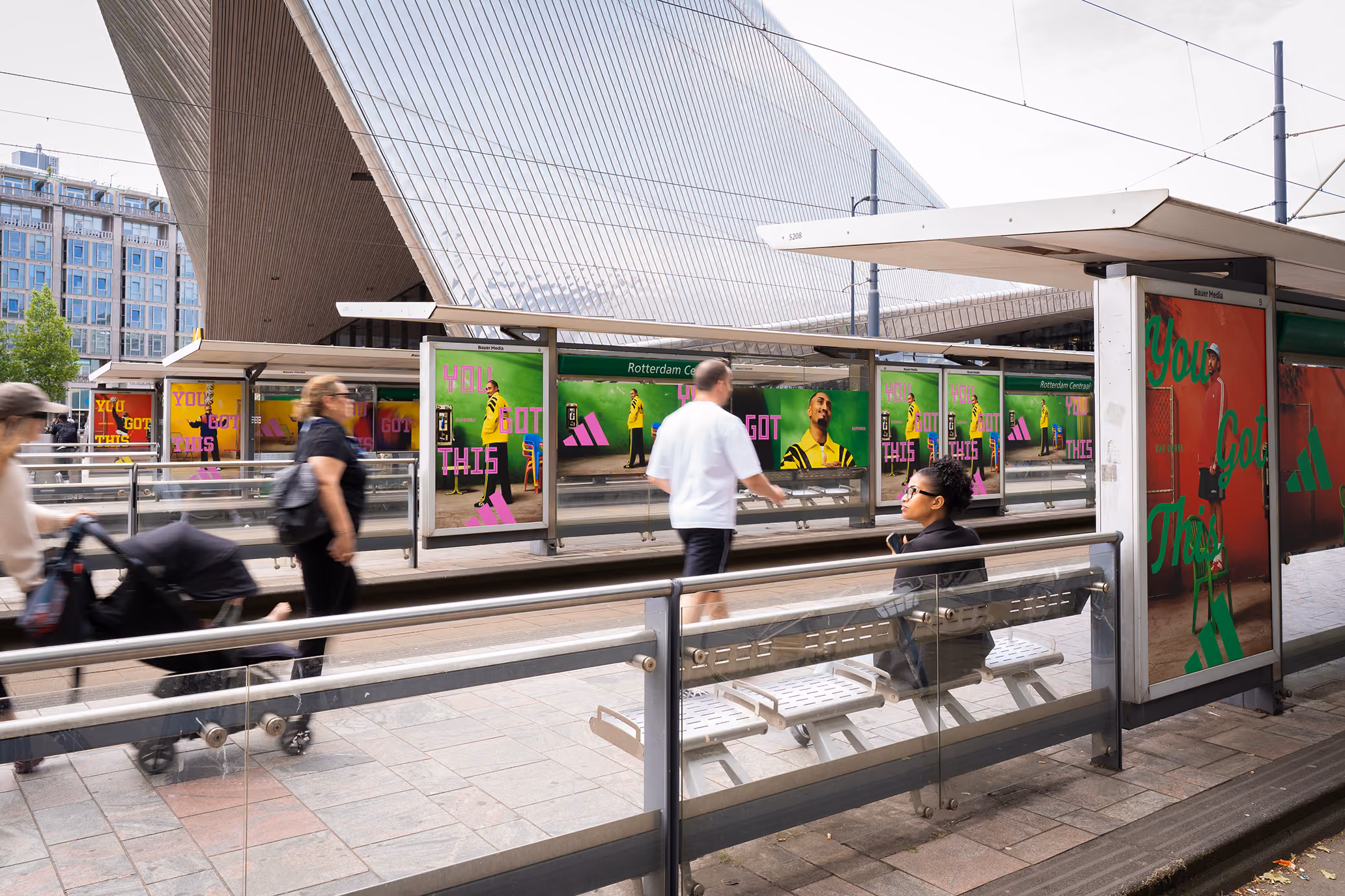 Campagne van Adidas op Rotterdam Centraal