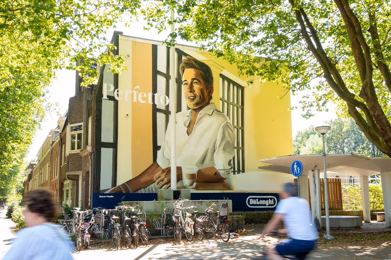 Muur met wandschildering van Brad Pitt