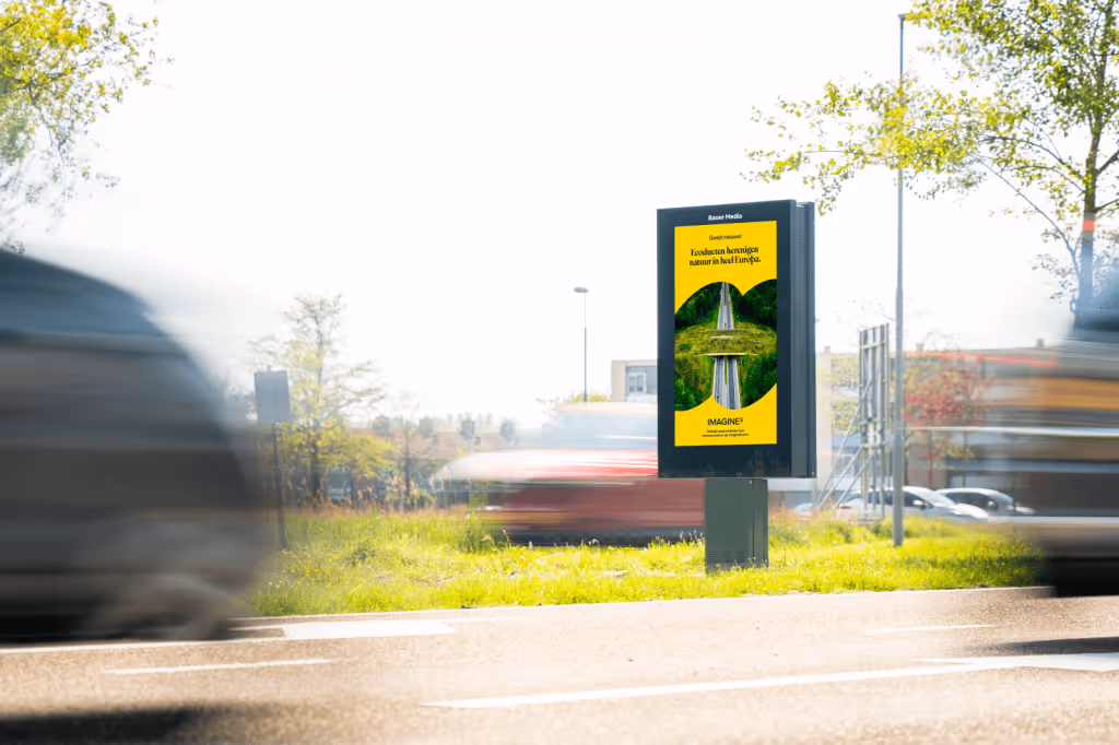 Digitaal scherm langs weg met Imagine5 campagne