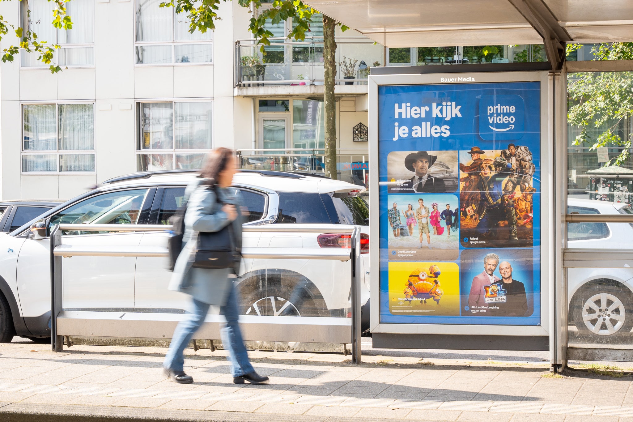 Tramhalte Rotterdam met reclameobject