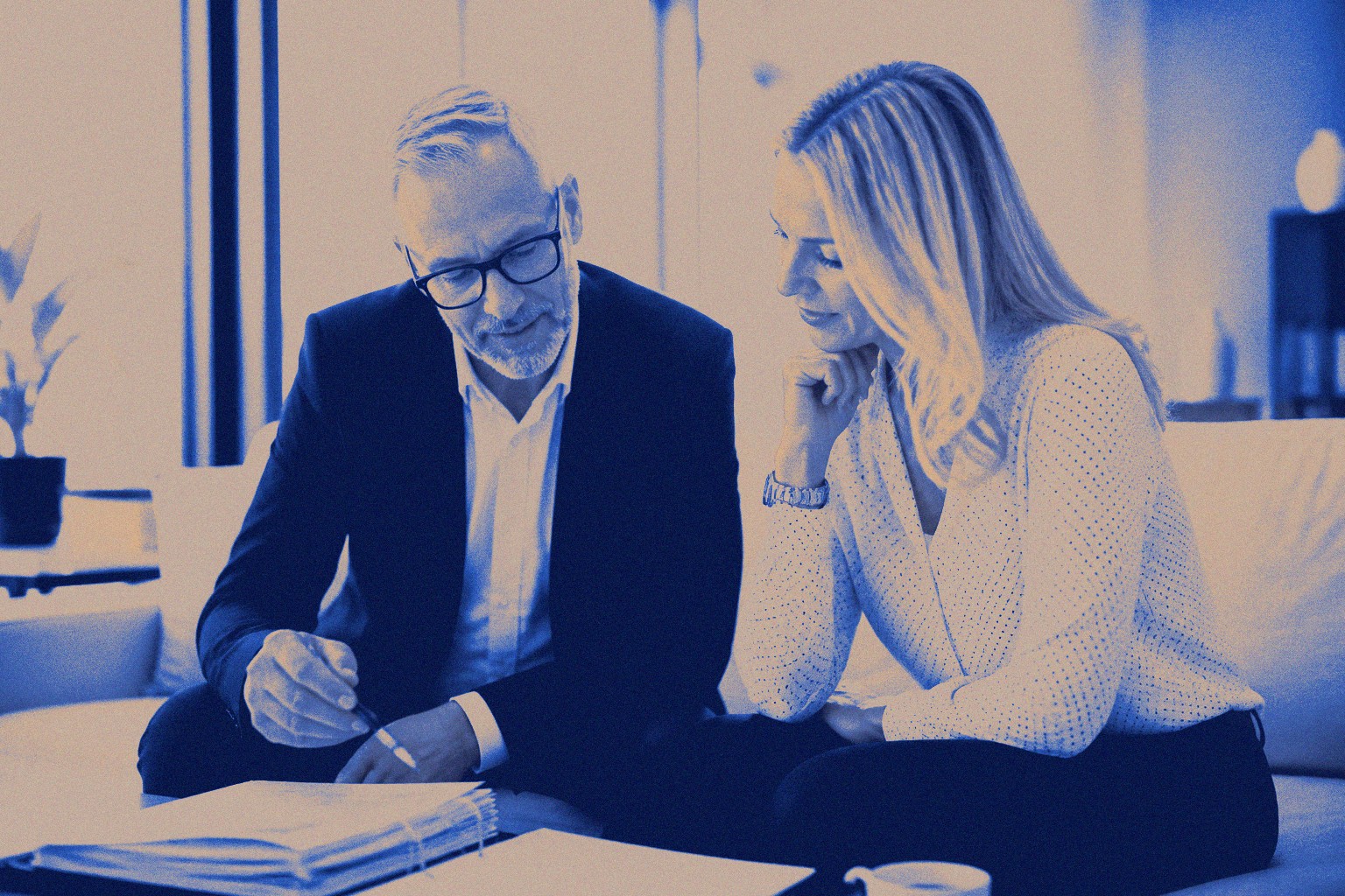 Advisor meeting with client