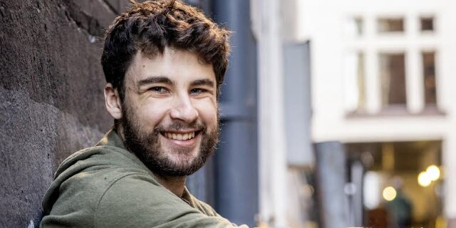 Henry Erlinger w/ kid named rhi + Girl Girl